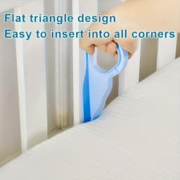 2pcs The mattress lifting tool adopts an ergonomic curved design, suitable for daily bed making and cleaning work in households.