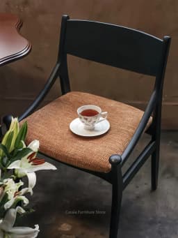 Mid-Century Upholstered Solid Wood Dining Chair for Small Apartment, Creative Single Backrest Seat for Restaurant.