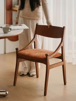 Mid-Century Upholstered Solid Wood Dining Chair for Small Apartment, Creative Single Backrest Seat for Restaurant.