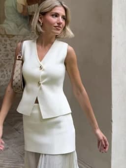 2026 Spring Summer Gold Button Decor Tank Tops Women's Fashion V-Neck Sleeveless Vests Casual All-Match Plain Knit Camis