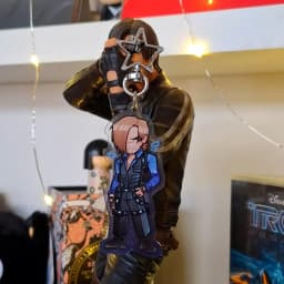 Resident Evil Keychains Leon & Ada Collectible Anime Game Character Keyring for Fans