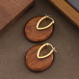 Fashionable and exquisite design, atmospheric resin earrings, simple, fresh and high-end holiday style earrings for women