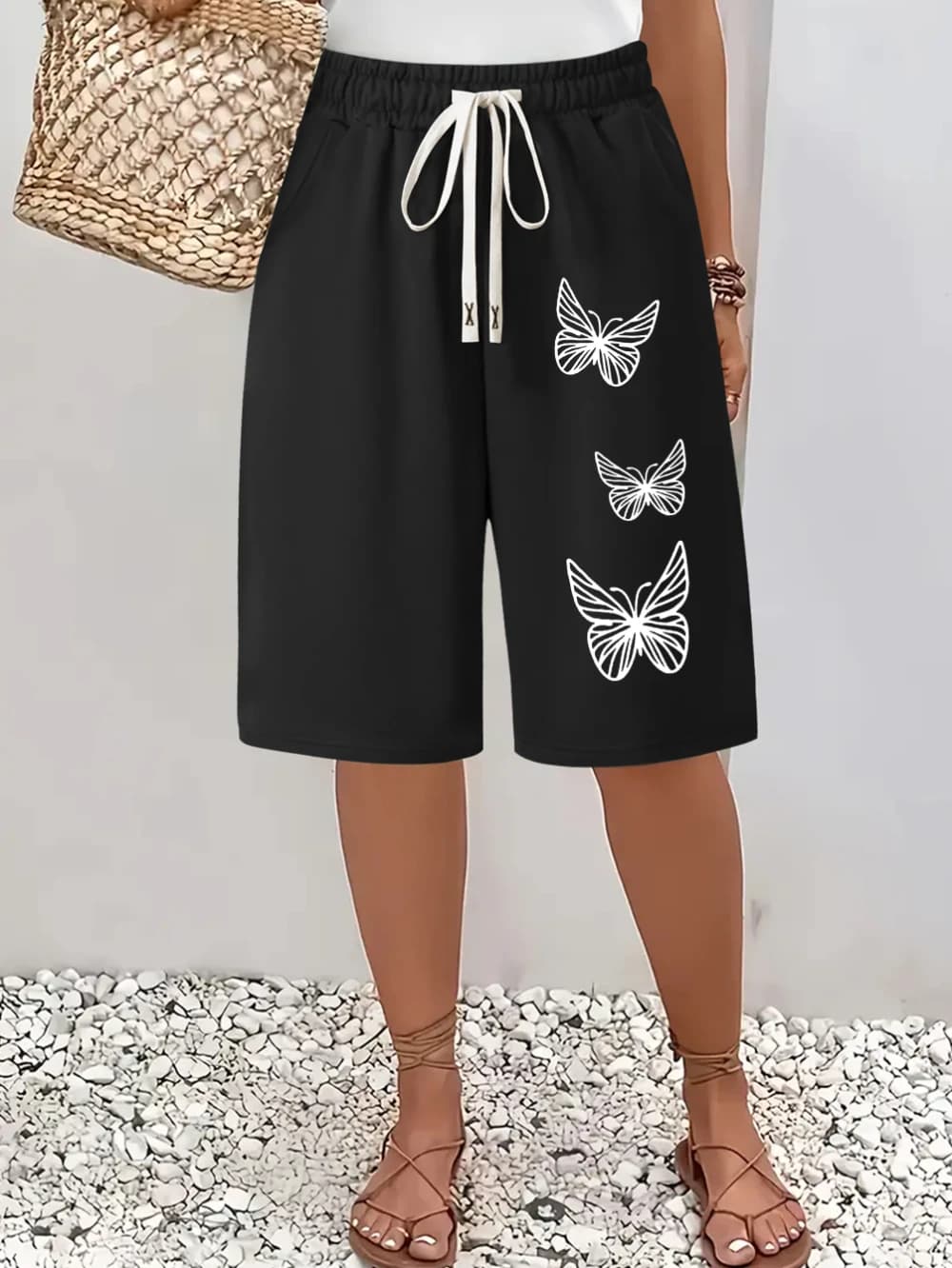 Butterfly Printed Casual Shorts Elegant Shorts for Women Double Pocket Design Loose Fit Knee Length Suitable for Daily