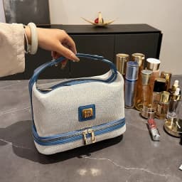 New in Metal Label Retro Luxury Canvas Handheld Makeup Bag with High Quality and Multi Functional Travel Storage Bag