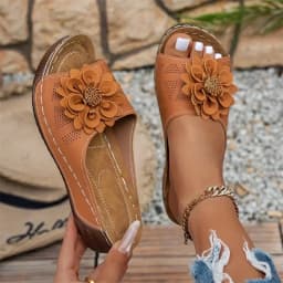 2026 New Women Slippers Elegant Platform Slippers Fashion Slides Women Casual Wedges Shoes Women Summer Soft Heels Sandals