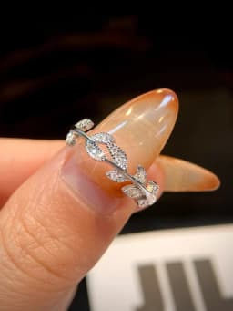 Real Moissanite Diamond Fashion Leaf Wedding Band Ring for Women's Daily Wear Anniversary Fashion Personalized Jewelry