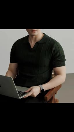 Spring and Summer New Luxury European Short-sleeved V-neck T-shirt Men's Fashion Sweater