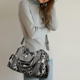 Retro Punk Women Crossbody Bag Metal Chain Multi Pocket Large Capacity PU Adjustable Strap Shoulder Bag for Commute Shopping