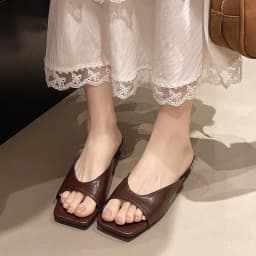French Minimalist Retro Pointed-Toe Low-Heeled Slippers for Women, Summer Fashionable Beach Sandals with Thick Heels. Size 35-42