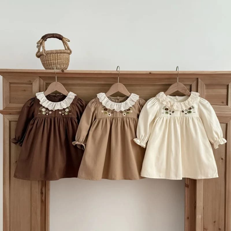 Spring and autumn girls' dress, Korean style, lace collar and embroidered long-sleeved cotton dress, a fashionable and versatile