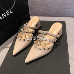 2026 New Pointed Rivet Women's Sandals High Heels Root Root Women's Slippers Luxury Women's Shoes Lacquer Leather Women's Shoes