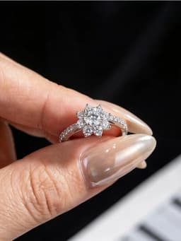 Sparkling 1 Carat Moissanite Diamond Sun Flower Engagement Rings For Women Gift Wedding High Quality Luxury Jewelry
