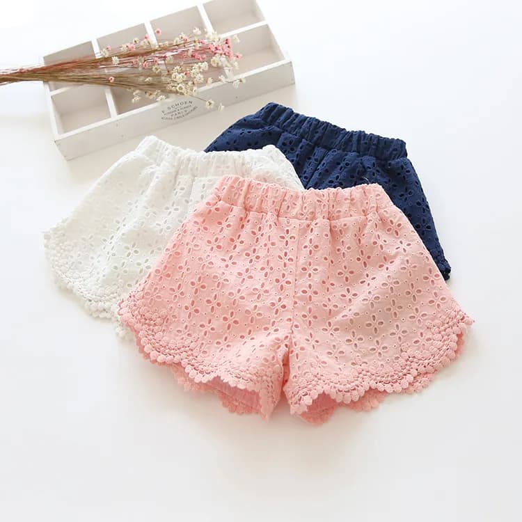 2026 New Summer Korean Style Girls Hollow Lace Shorts Fashion Hot Pants Beach Shorts For Big Kids