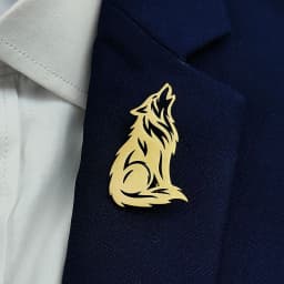 Original design Lone Wolf stainless steel gold-plated brooch, waterproof and non-fading lapel pin, men's suit accessories