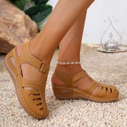 Plus-size hollow-out wedge sandals for women, round-toe, lightweight, thick-soled beach slippers