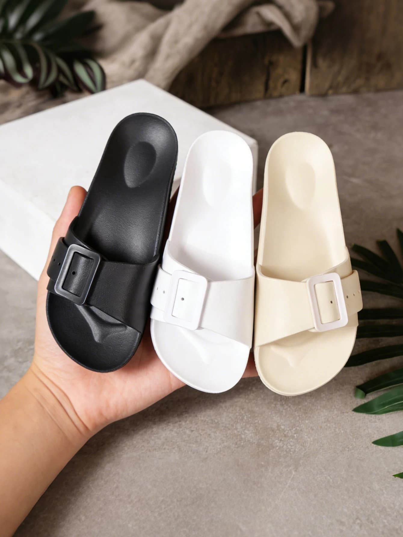 Women's New Summer Style Classic Simple Solid Color Casual Eva One-Piece Buckle Flat Slip-On Beach Hollow Breathable Slippers Suitable for Outdoor and Home Use, Comfortable and Lightweight, Large Size