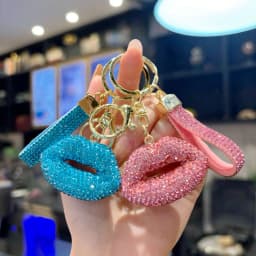 Exquisite Full Rhinestone Lip Keychain - High-End Car Key Ring & Fashion Bag Charm for Girls, Perfect Small Gift