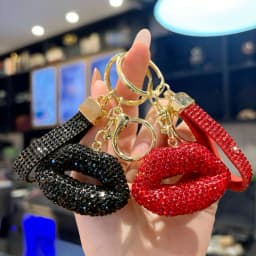 Exquisite Full Rhinestone Lip Keychain - High-End Car Key Ring & Fashion Bag Charm for Girls, Perfect Small Gift