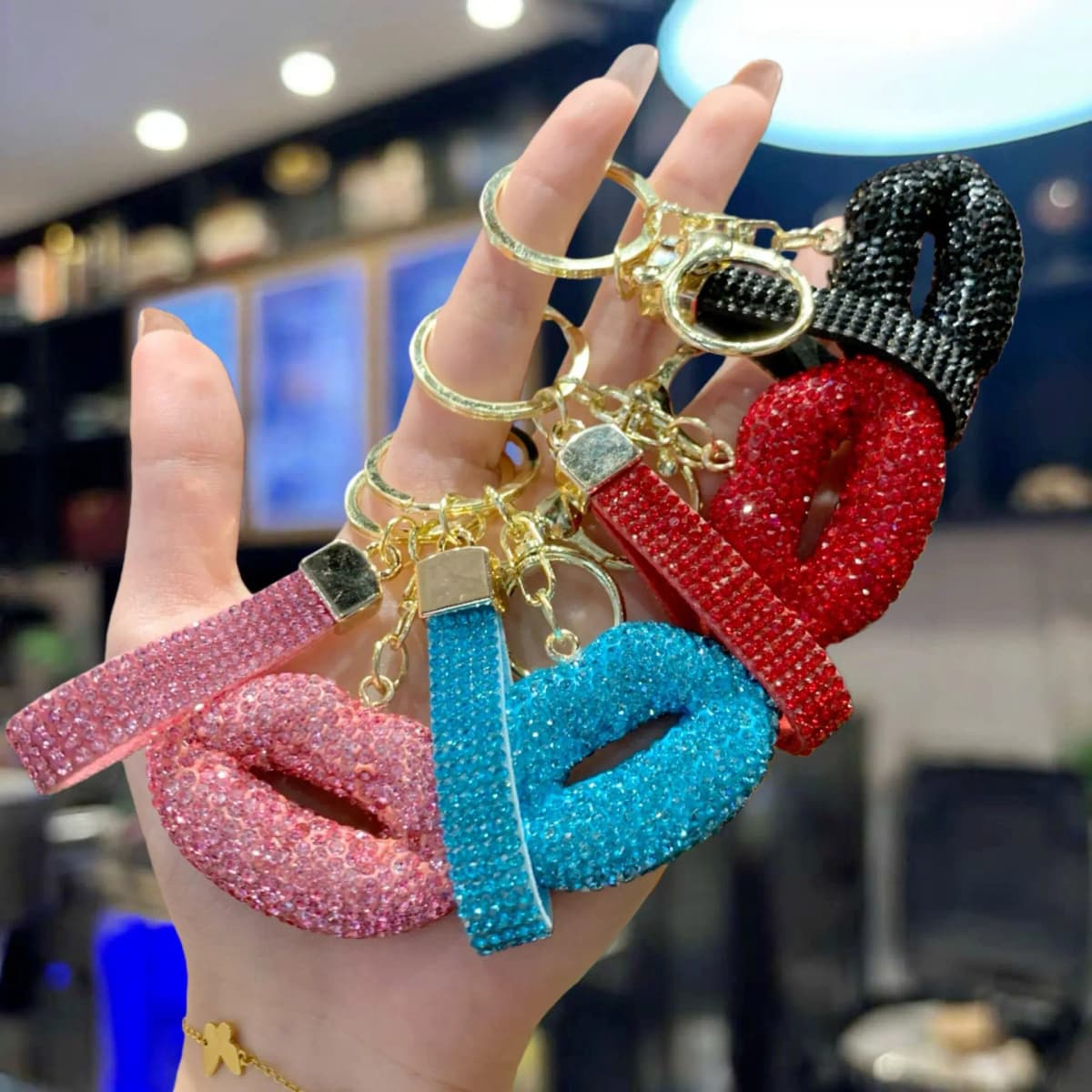 Exquisite Full Rhinestone Lip Keychain - High-End Car Key Ring & Fashion Bag Charm for Girls, Perfect Small Gift