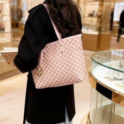 Fashion M Letter Print Tote Bag PU Letter Pendant Large Capacity Shoulder Bag Water Resistant handbag for Commuting shopping