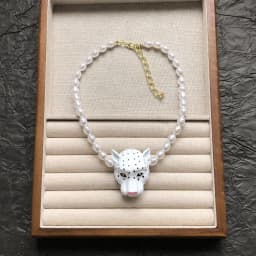 Elegant Enamel Leopard Pendant Necklace for Women Luxury High-End Queen Style Clavicle Chain Daily Party Accessory