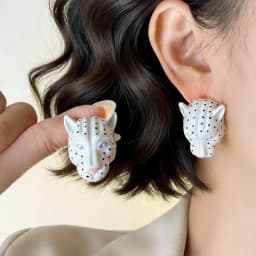 Elegant Enamel Leopard Pendant Necklace for Women Luxury High-End Queen Style Clavicle Chain Daily Party Accessory