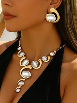 Luxury Pearl Necklace And Earring Set 2-Piece Set Exquisite Geometric Design Evening Party Accessory with Lightweight Metal Curv