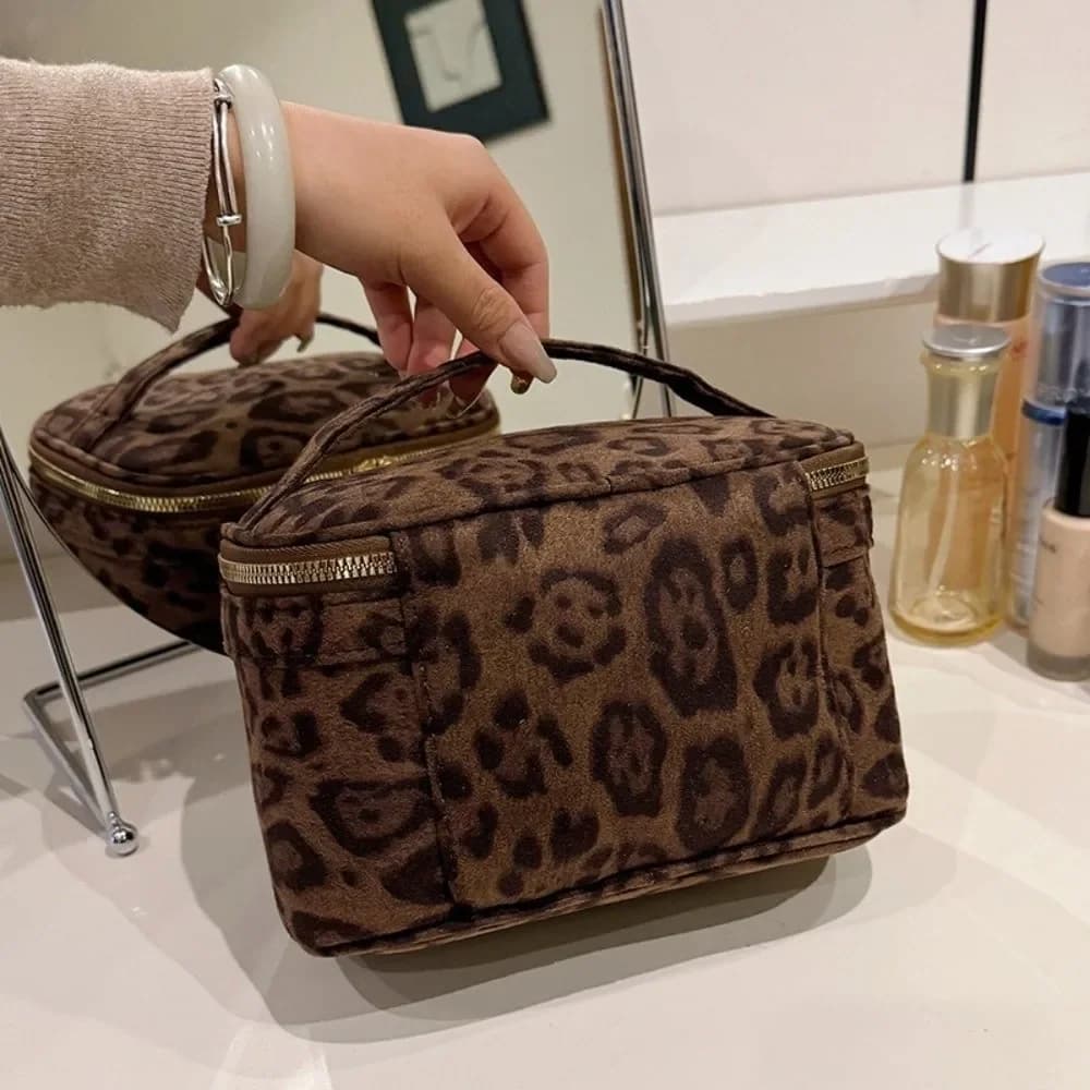 New Large Capacity Cosmetic Bag Leopard Print Faux Suede Toiletry Box Multiple Pockets Handheld Storage Bag Travel