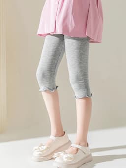 3-Pack of Children's Cropped Leggings, Modal Fabric with Ruffled Edges, Lightweight and Comfortable White Pants, Suitable for Girls' Daily Wear in Spring and Summer.