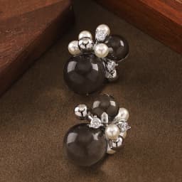 Fashionable and exquisite imitation crystal resin ball pearl zircon stud earrings niche personality simple commuter earrings