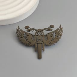Original design wings motorcycle gold-plated stainless steel brooch, waterproof and non-fading brooch, suit accessories