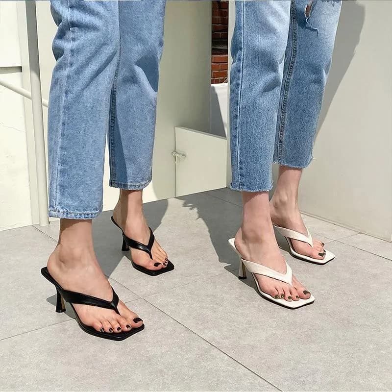 2026 Summer New Square-Toe Mid-Heel Sandals Fashion Toe-Separator Stiletto French Niche High-end Cat Sandals for Women Outdoor