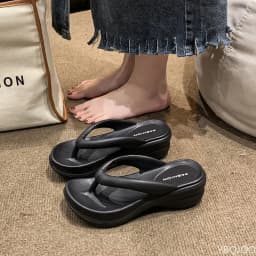 Summer Fashion New Thick Soled Slippers Flip Flops Beach Anti Slip Outer Wear Fashionable Sponge Cake Clip on Slippers 2026