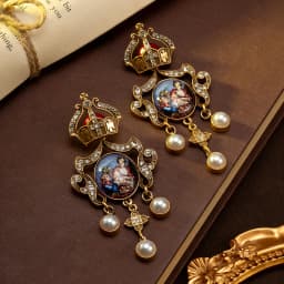 A Pair of Vintage Court-Style Fashion Earrings with White Rhinestones and Glass Inlays, Featuring a Crown and King Print, Suitable for Attending Banquets, Vacations, and Music Festivals, as a Gift for Women