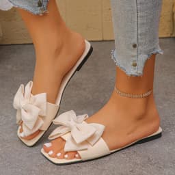 New Women's Solid Color Flat Slippers 2026 Summer Fashion Bow Design Sandals Outdoor Lightweight Casual Beach Slippers Plus Size