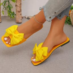 New Women's Solid Color Flat Slippers 2026 Summer Fashion Bow Design Sandals Outdoor Lightweight Casual Beach Slippers Plus Size