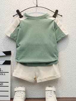 Summer minimalist letter contrast color round neck short-sleeved shirt and shorts set for infants and young children