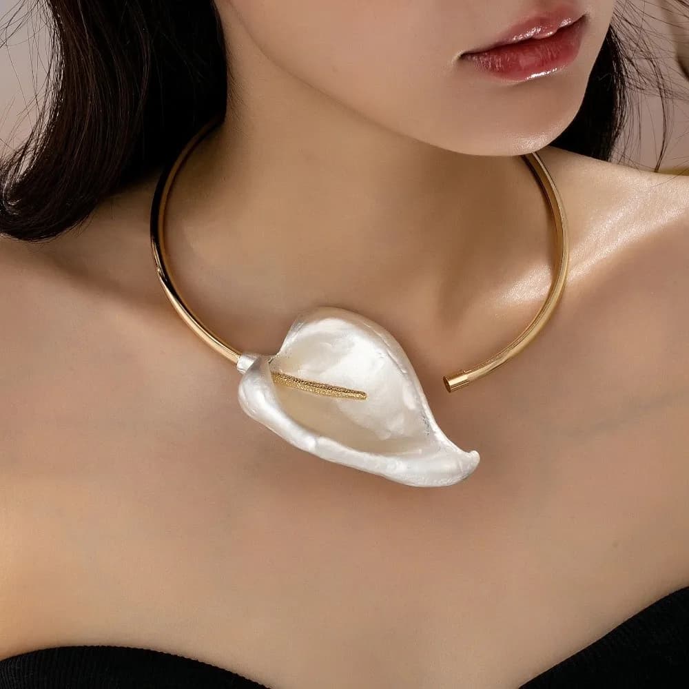 3D Floral Open Choker Necklace Exaggerated Flower Modeling Calla Lily Choker Pleated Flower Design Gold Color Statement Choker