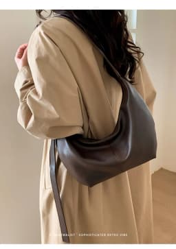 Large Capacity Casual Crossbody Bag Soft Leather Commuter Bag Black Versatile Lazy Style Korean Mini Shoulder Bag for Daily Use