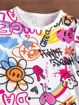 Playful Heart-Shaped Joyful Face Graffiti Short-Sleeved T-Shirt and Shorts, Comfortable Casual Wear Suitable for Daily Wear