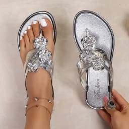 Luxury Rhinestone Flowers Flat Sole Flip Flops Women Summer Clip Toe Non Slip Beach Slippers Woman Lightweight Soft Sole Sandals