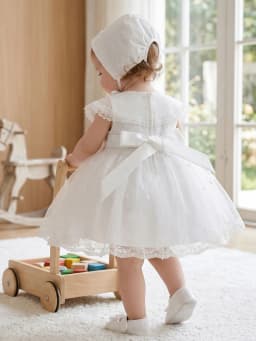 High-quality Lace Embroidered White Christening Dress for Baby Aged 0-2 Years. Suitable for Wedding, Birthday Party, With a Hat