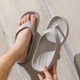 Men's Flip Flops Soft Sole Durable Casual Slippers Bathroom Summer Anti-slip Beach Fashion Couple Shoes