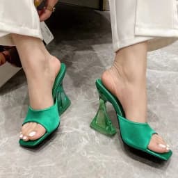 2026 New Summer Fashion Bare Toed Square Head Mid-heel Shoes Pleated Chunky Sandals with A Line Single Shoe Women