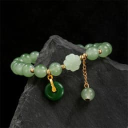 7pcs/set Everyday Sweet Butterfly Bracelet – Green Glass Beads with Delicate Pendants for Effortless, Feminine Style.