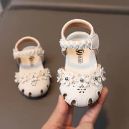 2026 New Baby Girl Cute Sandals Kids Summer Walking Shoes Soft Sole Girls Princess Beach Shoes Cute Flowers Fashion Hook&loop