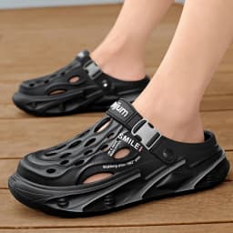 Men's Slippers Summer Outdoor Sandals Clogs Home Garden Shoes for Men Beach Slippers Soft Bottom Baotou Clogs Slippers