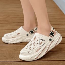 Men's Slippers Summer Outdoor Sandals Clogs Home Garden Shoes for Men Beach Slippers Soft Bottom Baotou Clogs Slippers