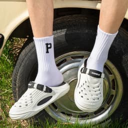 Soft Thick Bottom Clogs Shoes Men Summer 2026 Breathable Hollow Out Quick Dry Outdoor Slippers Non Slip Couple Beach Slippers