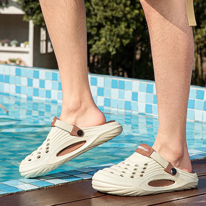 Soft Thick Bottom Clogs Shoes Men Summer 2026 Breathable Hollow Out Quick Dry Outdoor Slippers Non Slip Couple Beach Slippers